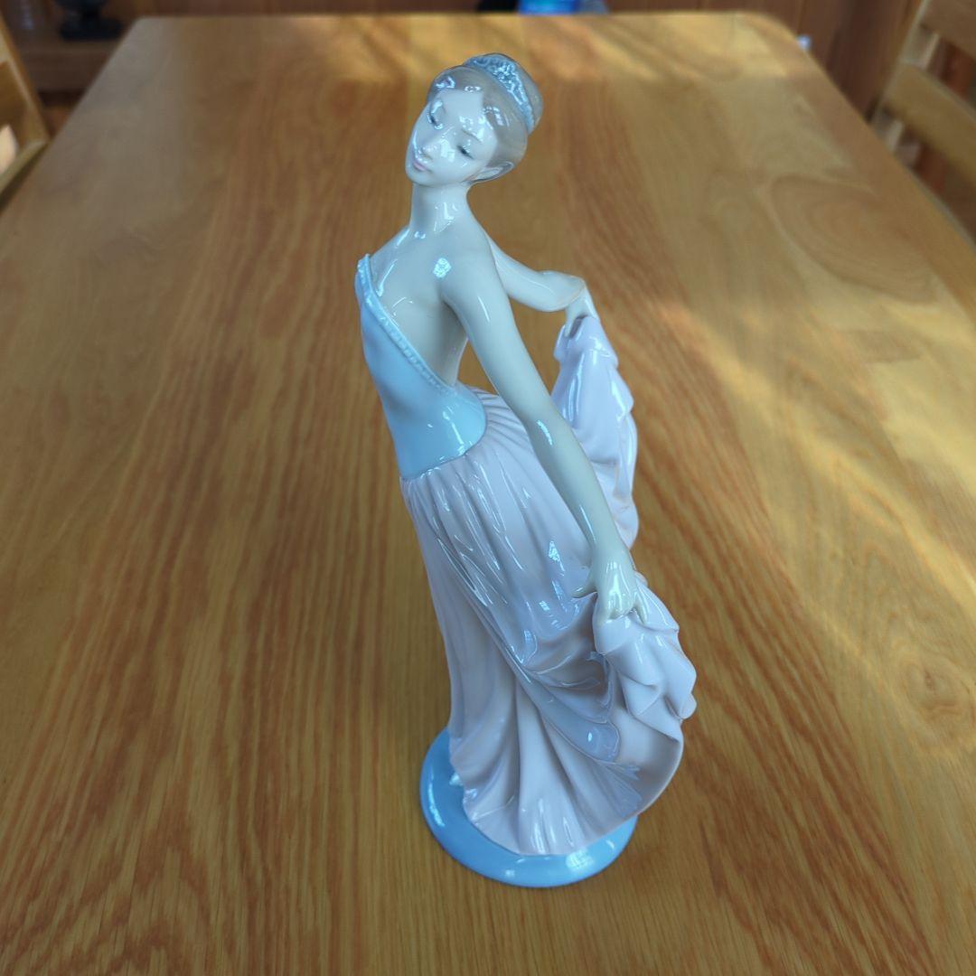 himeeさん専用、リアドロ女性陶磁器です。