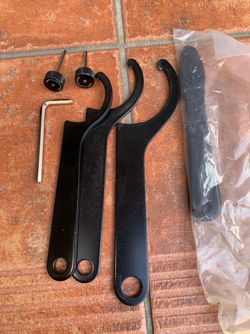 メガーヌRS3用 Largus 車高調ABA-DZF4R 手渡し可能です。