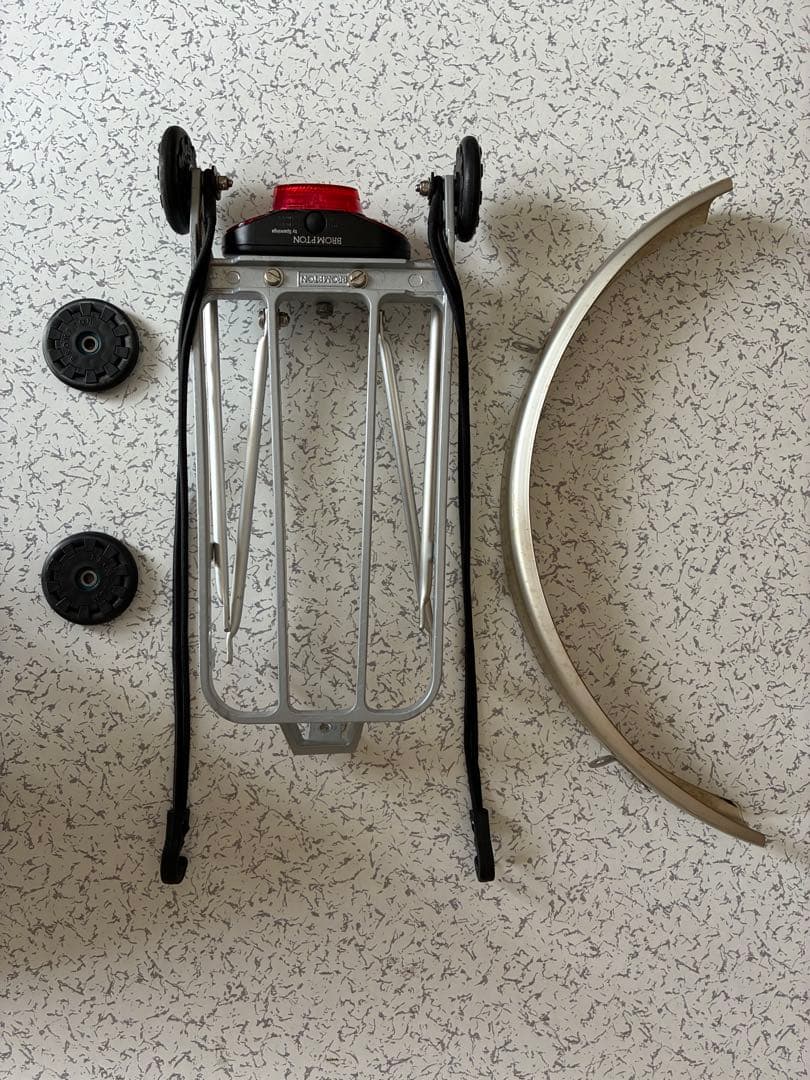 ブロンプトン用リアキャリアとリアフェンダーほか