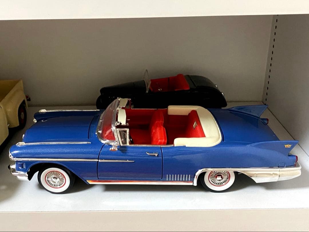 1/18 アメ車　ミニカー　キャデラック　エルドラド　ビアリッツ　1958