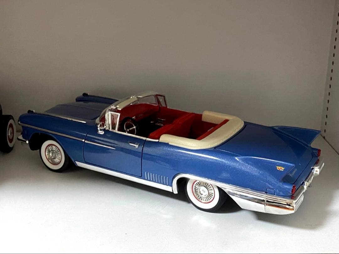 1/18 アメ車　ミニカー　キャデラック　エルドラド　ビアリッツ　1958