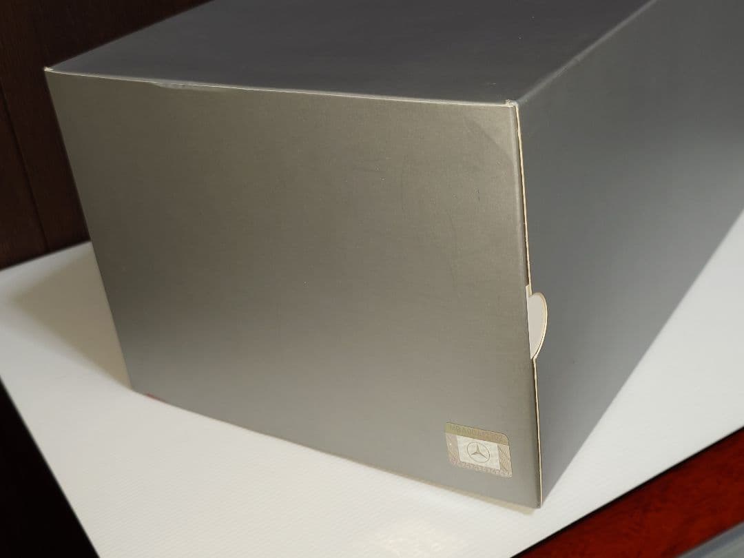 メルセデスベンツ CLAシューティングブレーク 1/18 ミニカー ホワイト