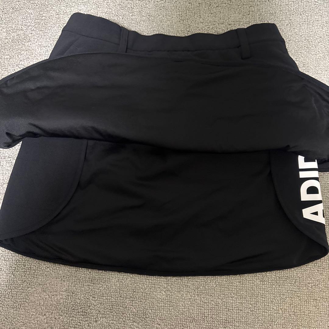 adidas ブラック ゴルフスカート　中綿スカート