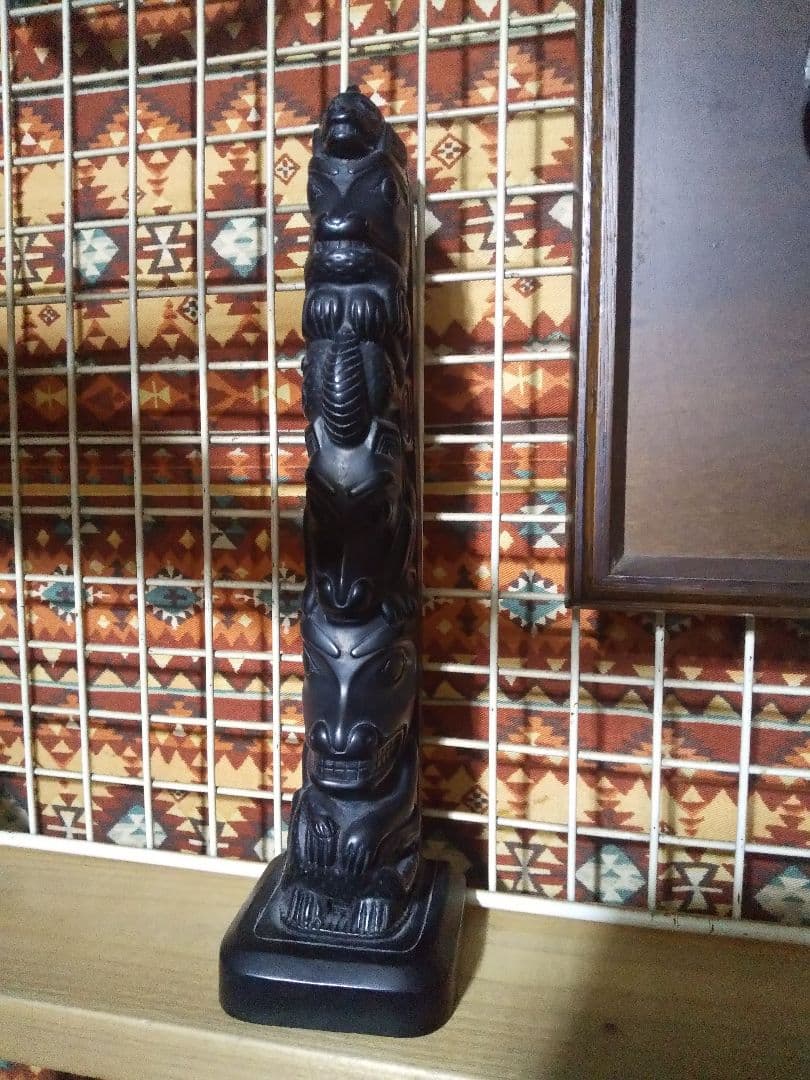 ネイティブアメリカン、インディアン カナダ製トーテムポール 樹脂製