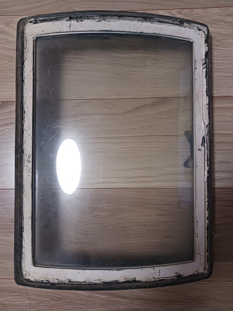 B29爆撃機の部品（窓ガラス）