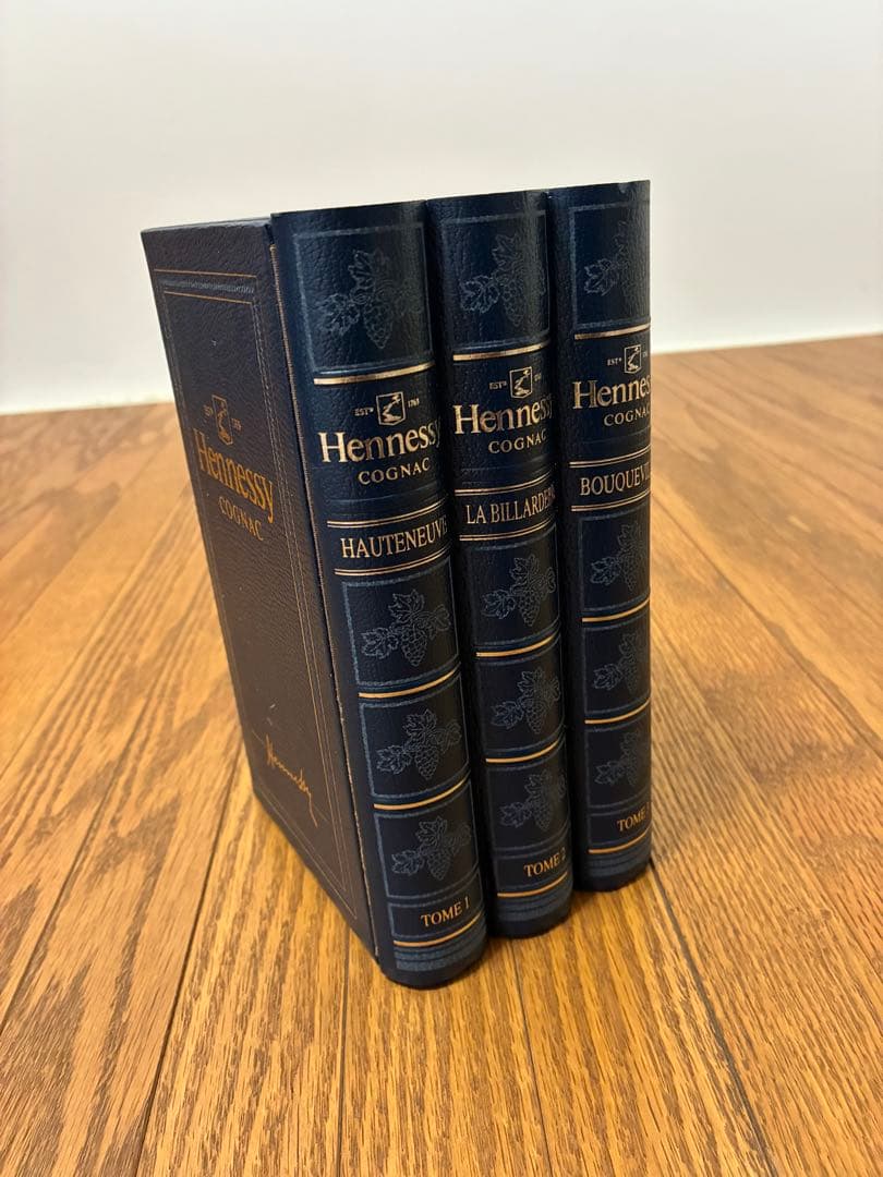Hennessy コニャック シルバートップ　ブック型ケース　700ml