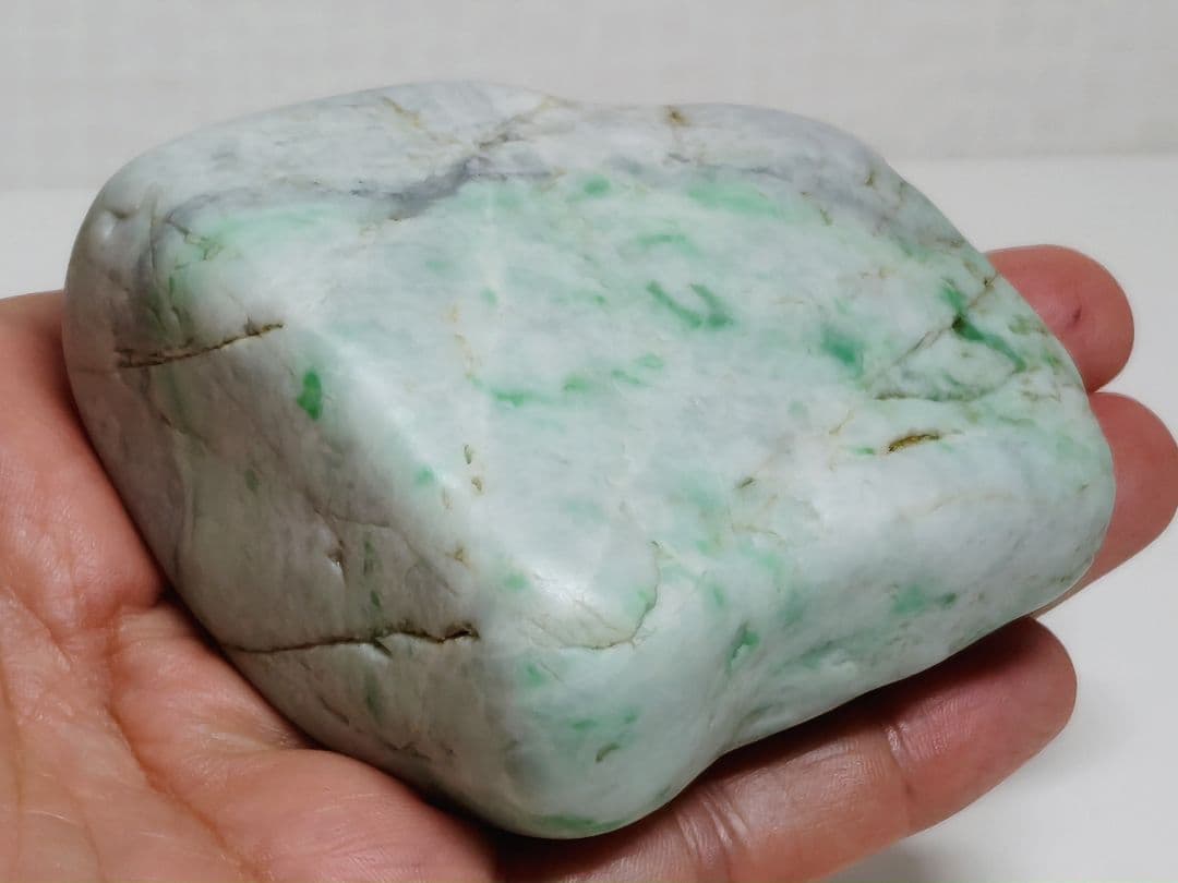 緑白灰 357g 翡翠 ヒスイ 原石 鑑賞石 自然石 誕生石 鉱物 鉱石 水石