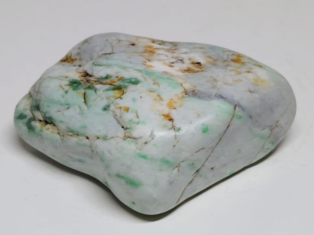緑白灰 357g 翡翠 ヒスイ 原石 鑑賞石 自然石 誕生石 鉱物 鉱石 水石