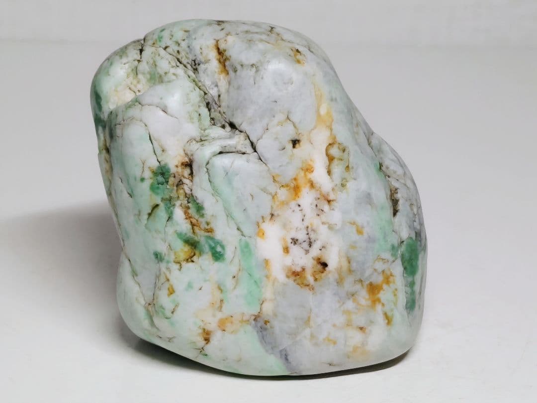 緑白灰 357g 翡翠 ヒスイ 原石 鑑賞石 自然石 誕生石 鉱物 鉱石 水石