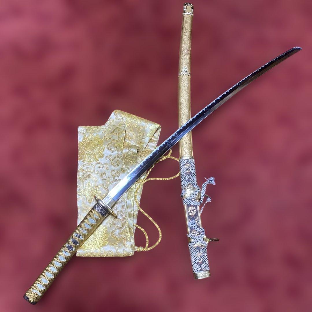 模造刀(刀袋付) 太刀造り 金具装飾 金茶柄 太刀型金鍔