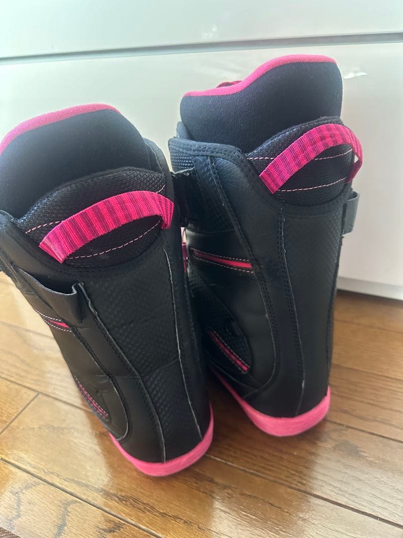 女性用スノーボードブーツ 黒/ピンク