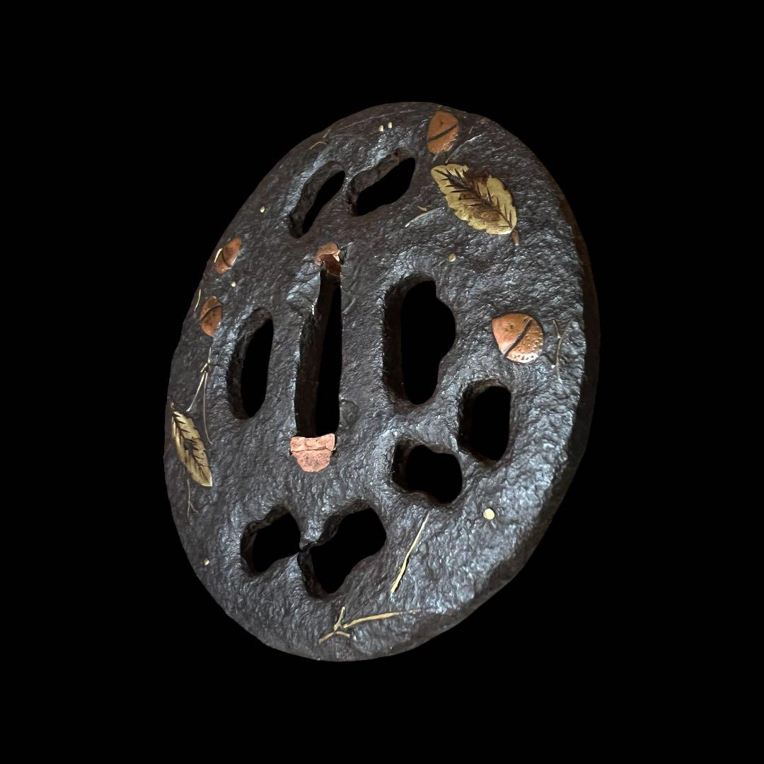 鸛《GW限定出品》本歌江戸期 正阿弥無銘金象嵌松葉どんぐり図透かし丸型鍔 桐箱付