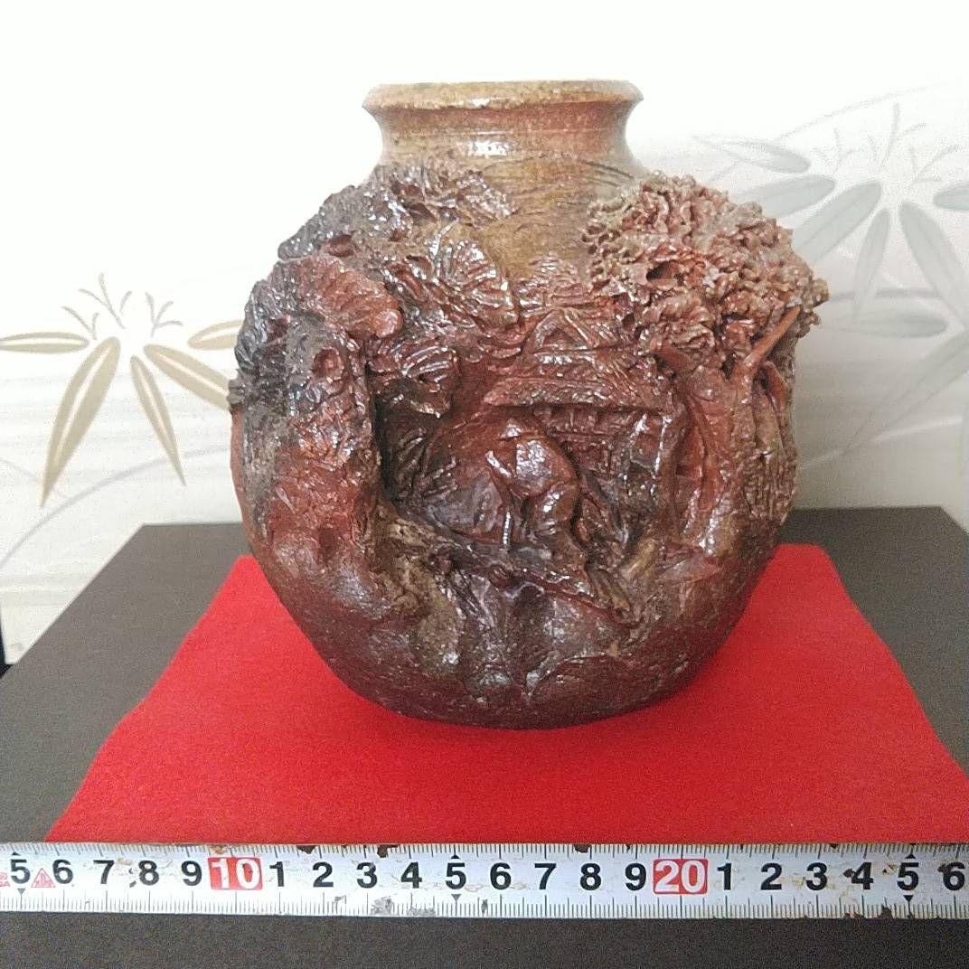 茶色の存在感ある壺(一輪挿し)