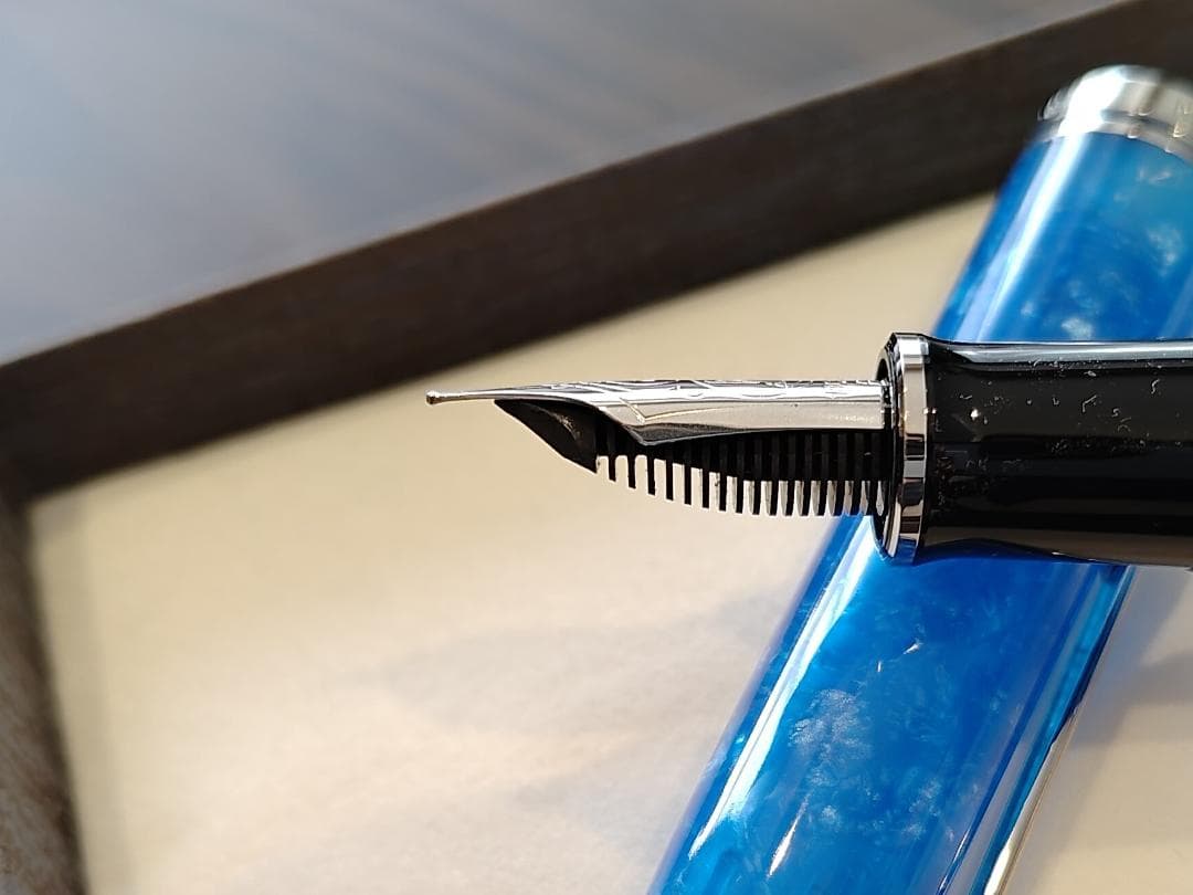 ペリカン 万年筆 スーベレーン M805 ヴァイブラントブルー EF