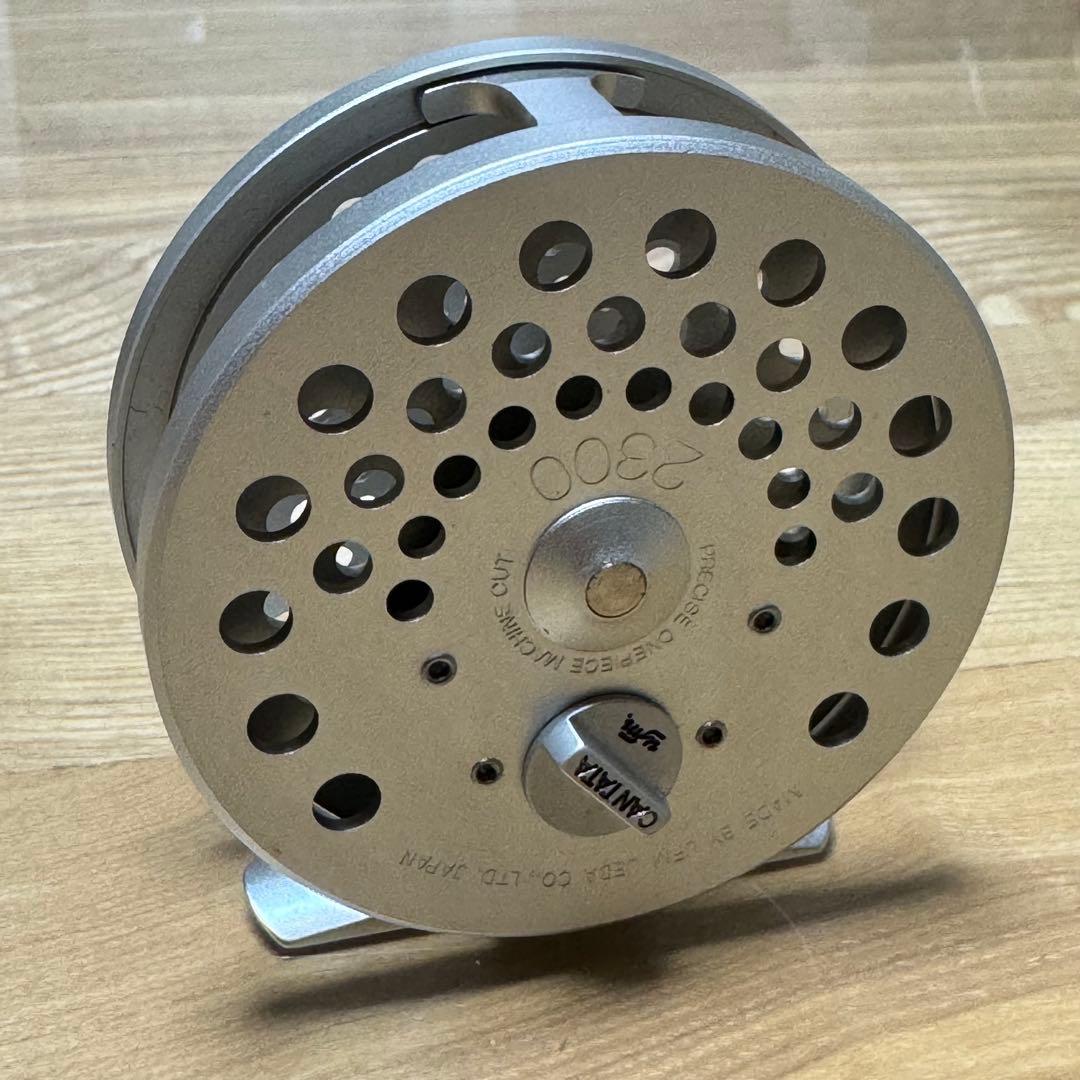 CANTATA 2300 フライリール シルバー