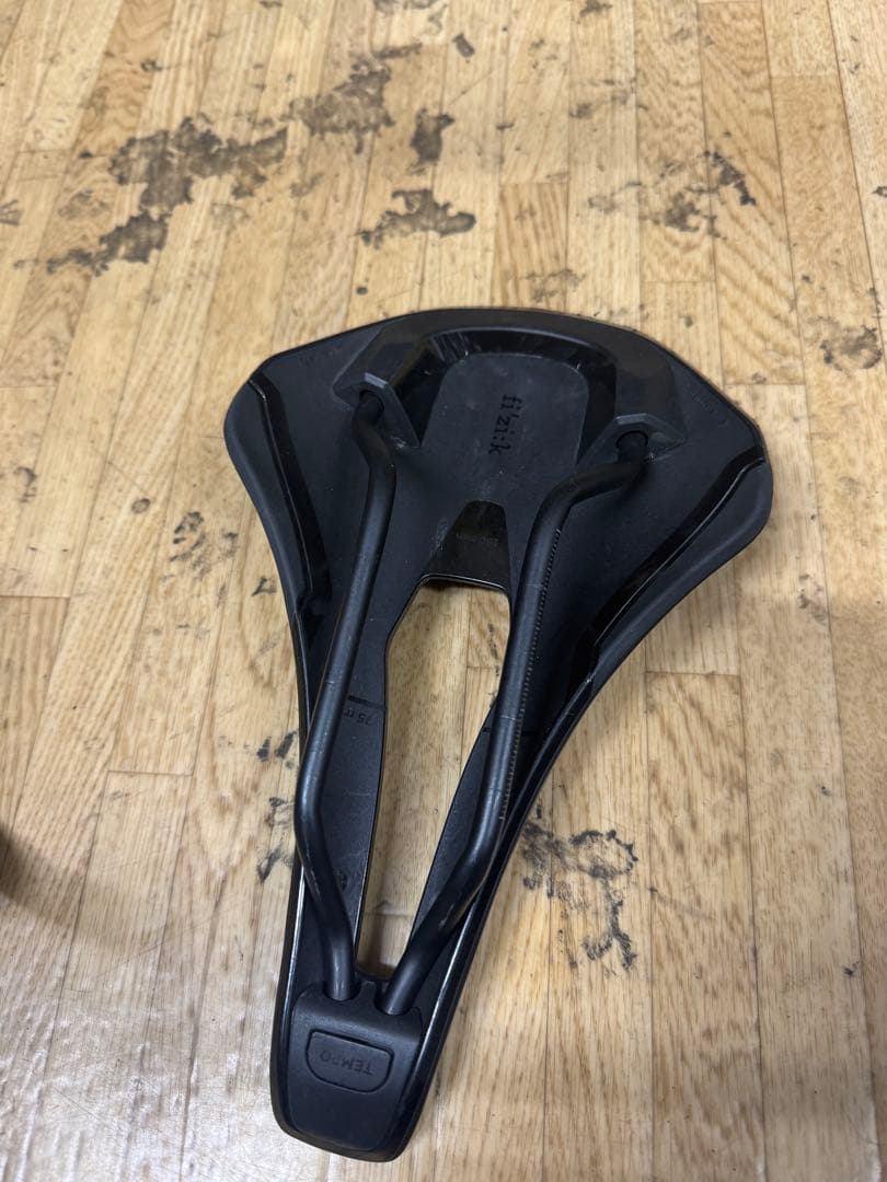 fi’zi:k フィジーク Tempo Argo R3サドル 150mm