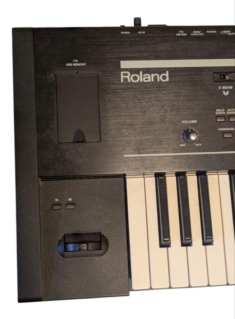 Roland Juno Stage シンセサイザー