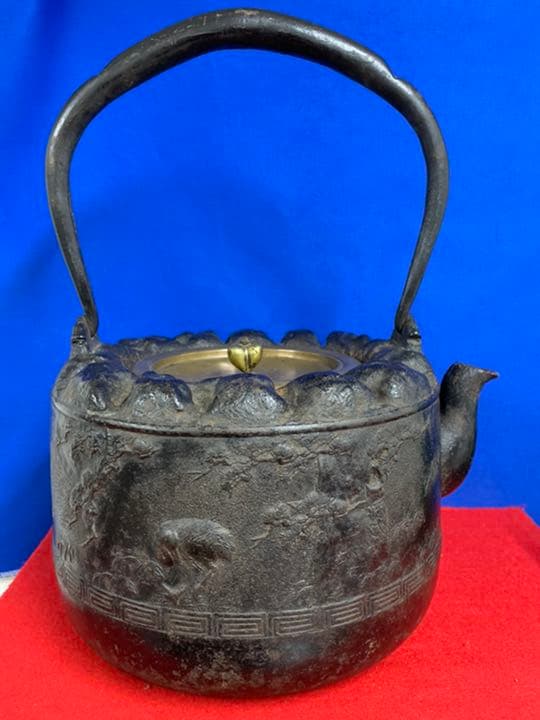 【極上、希少品】龍文堂特大鉄瓶：かなり重量感のある立派な龍文堂鉄瓶