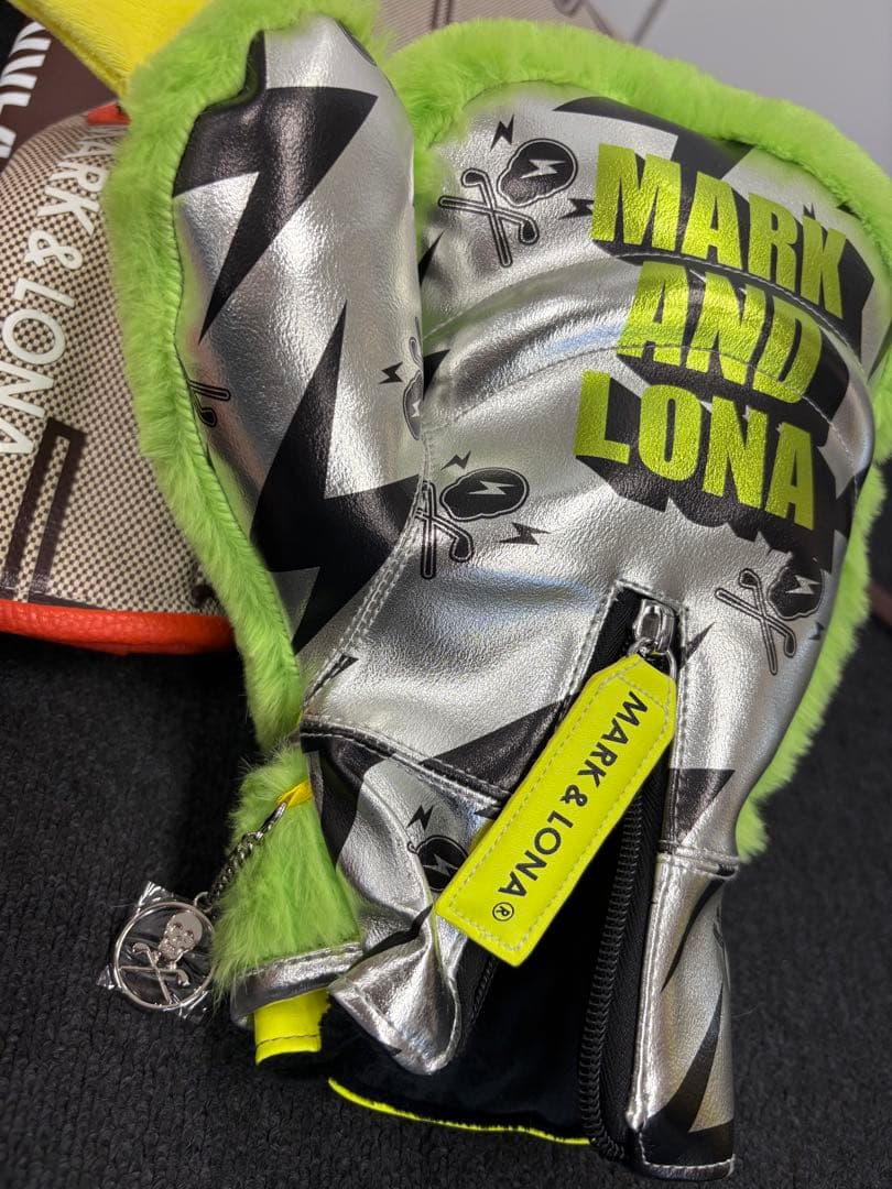 MARK & LONA ゴルフバッグ・キャディバッグ ヘッドカバー付