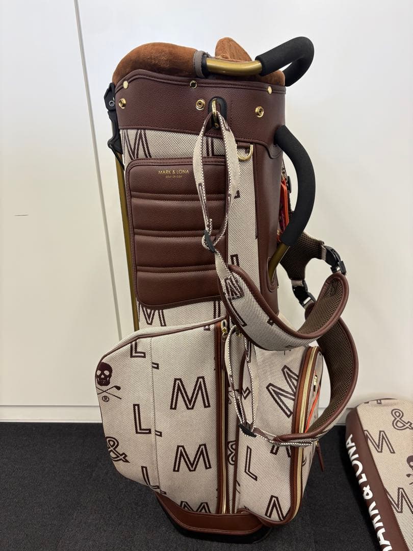MARK & LONA ゴルフバッグ・キャディバッグ ヘッドカバー付