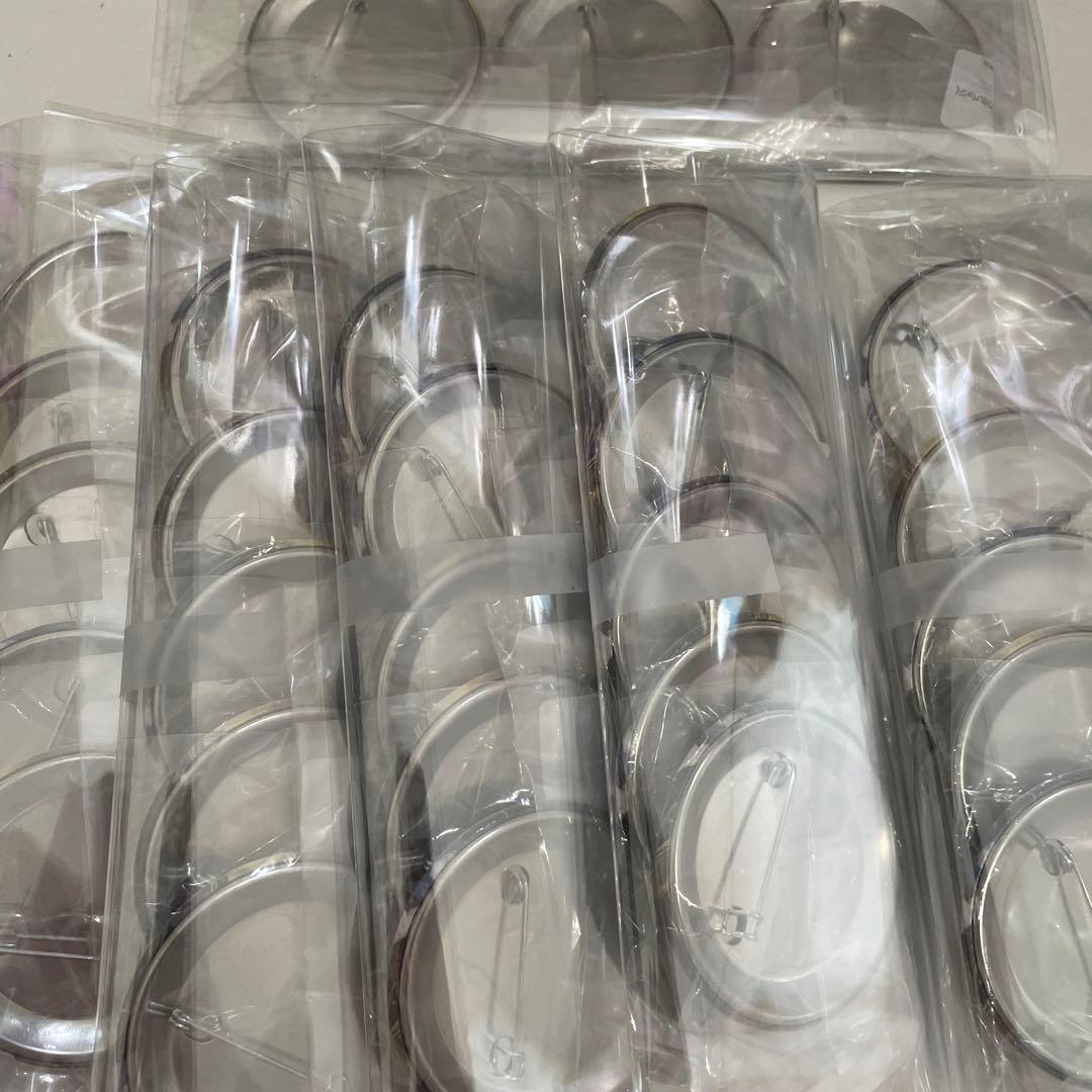 8.だいきり 缶バッジ 可愛がってくれのすがた まとめ売り