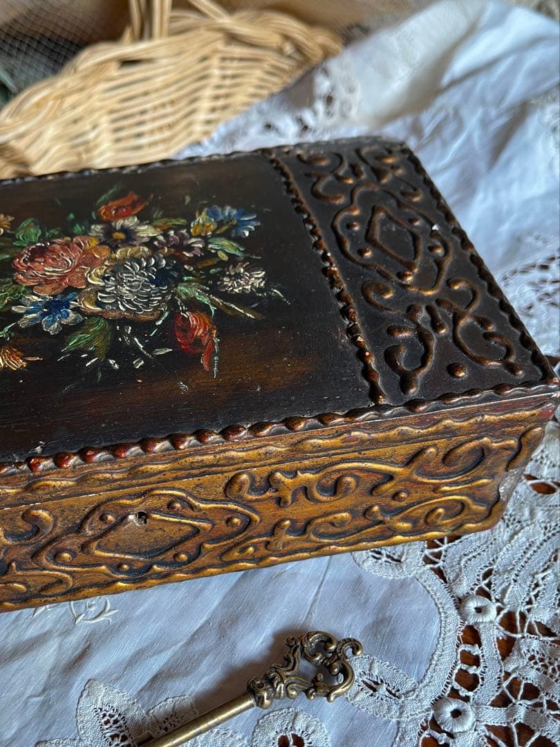 ◆フランスアンティーク｜手作り古い木箱、手書き油絵花小物入れアールヌーボー絵画