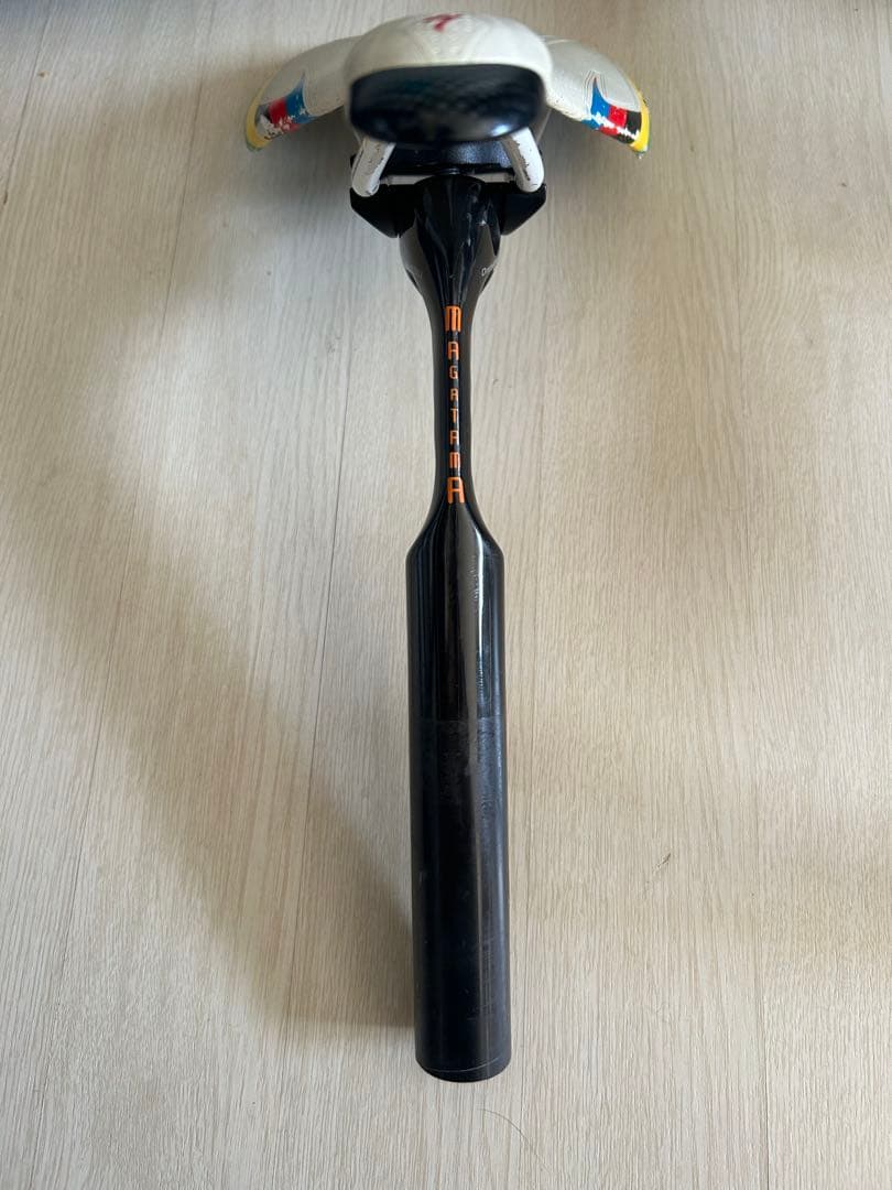 ワンバイエス　OnebyESU magatama エアロシートポスト