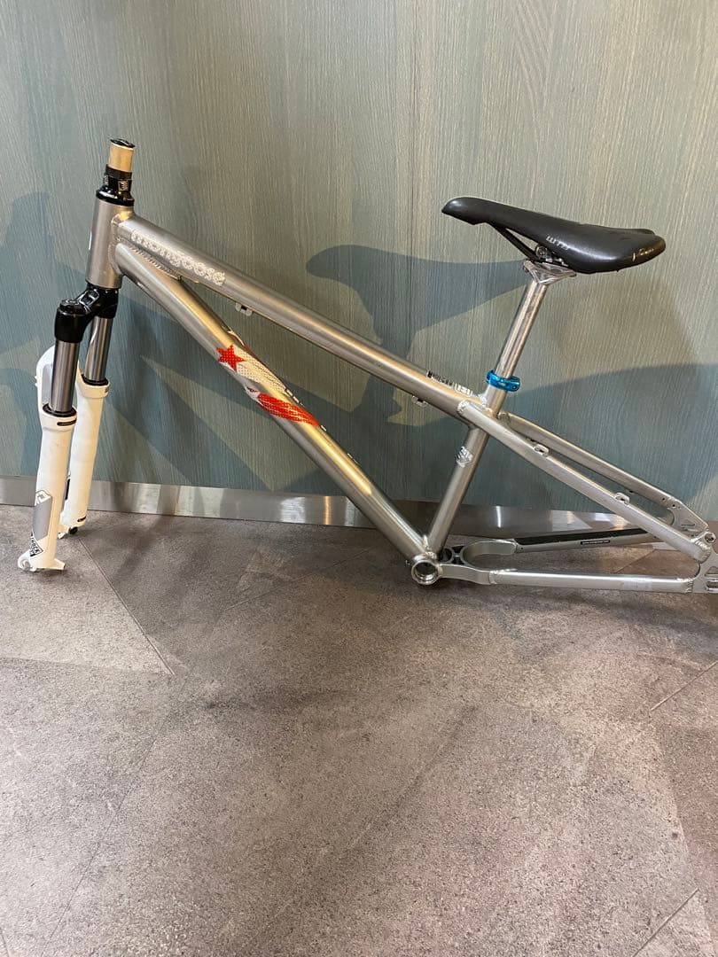 マングース　ダートジャンプ　フレームのみ フォークはありません