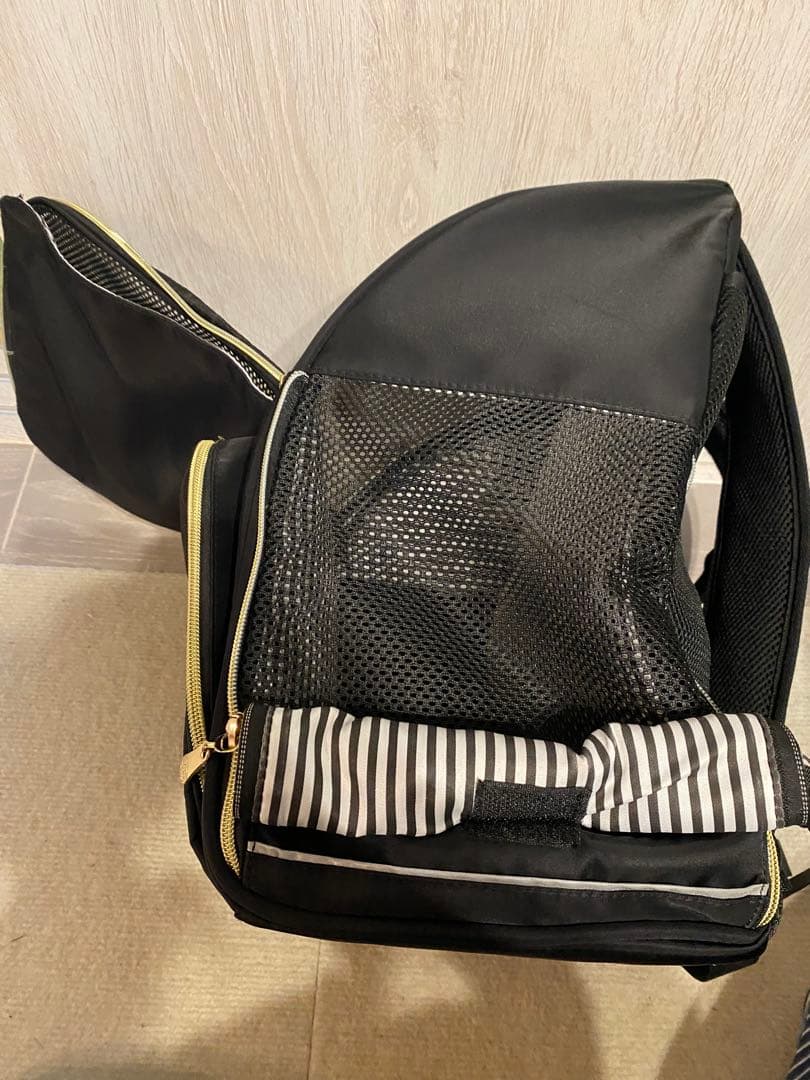 ペット用ナイロン製黒リュック・ストライプ内装