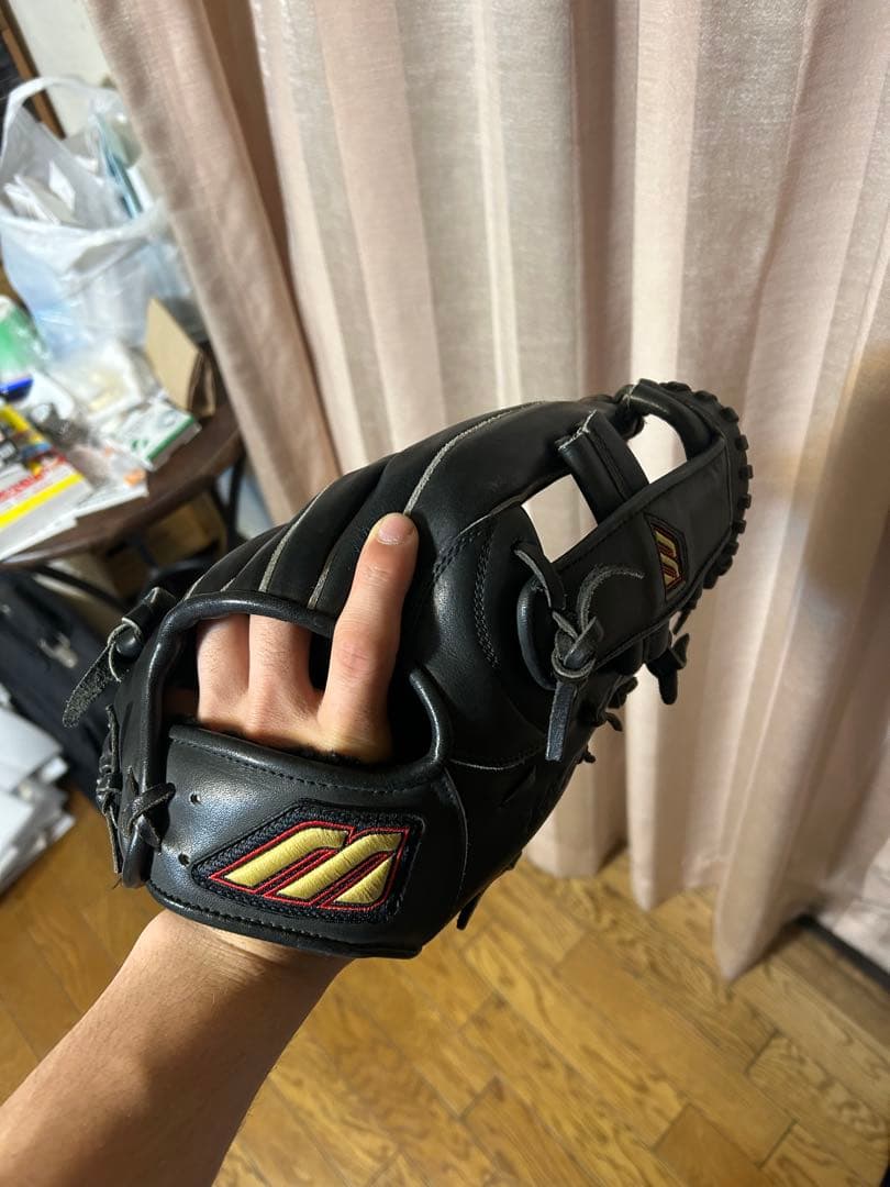 美品　ミズノ ビクトリーステージ　ビックM 黒 グローブ 右手用
