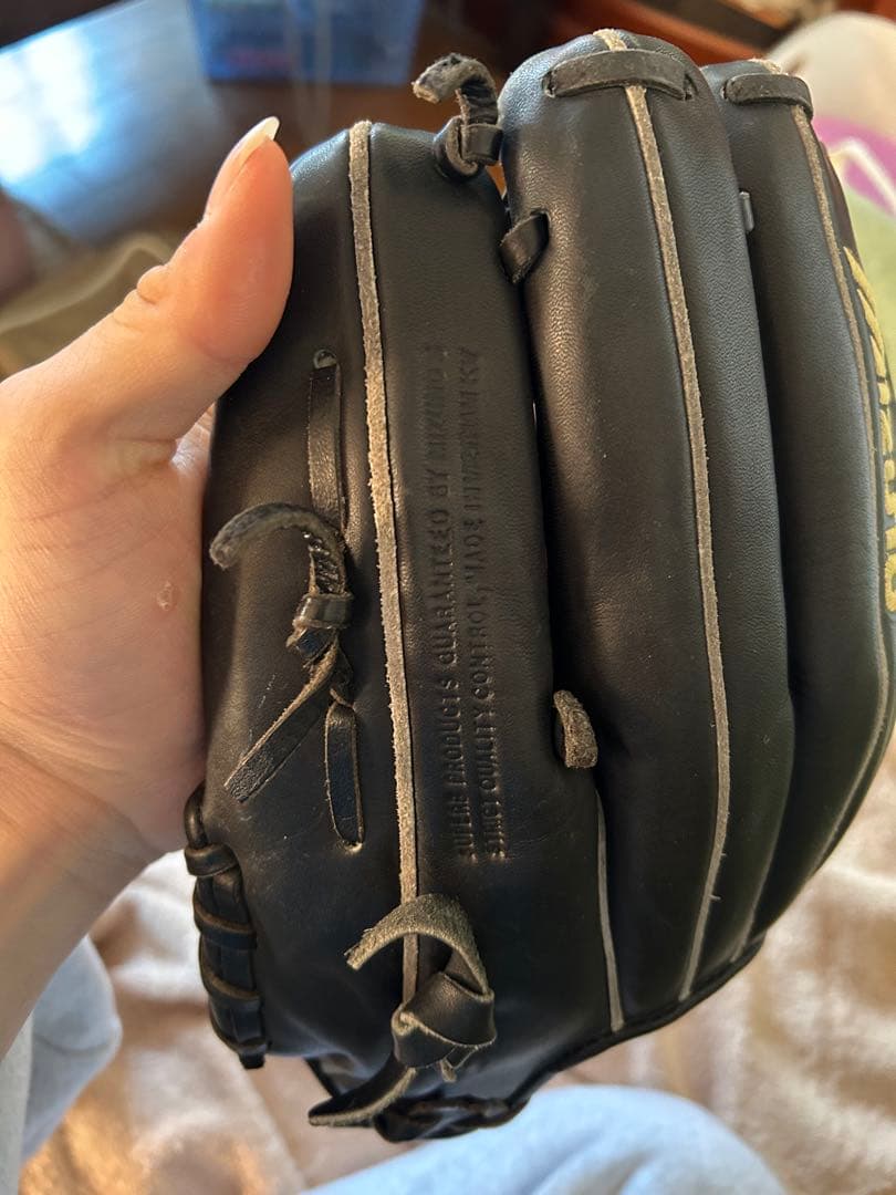 美品　ミズノ ビクトリーステージ　ビックM 黒 グローブ 右手用