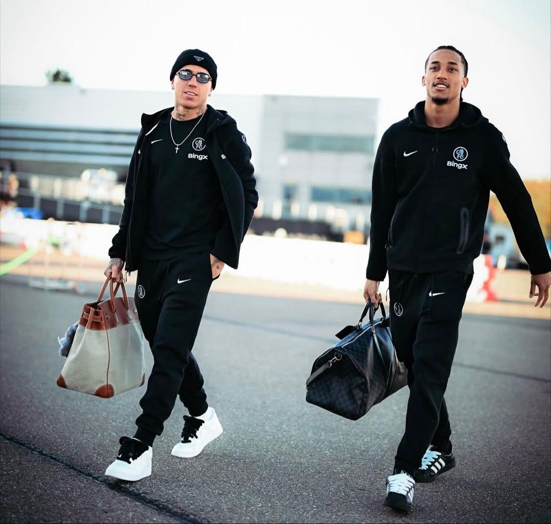 【希少モデル・ラスト1枚】NIKE テックフリース　パーカー　チェルシー