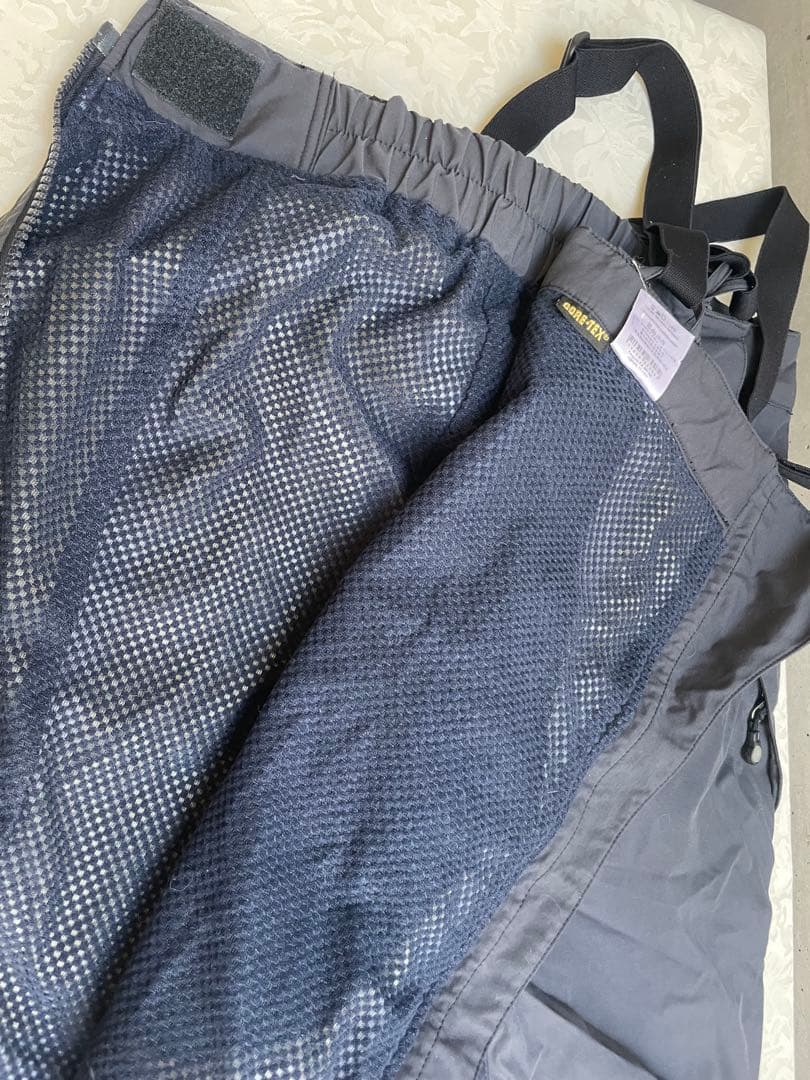 Patagonia パタゴニアブ　スキーウェア スノボーパンツ　メンズＭ