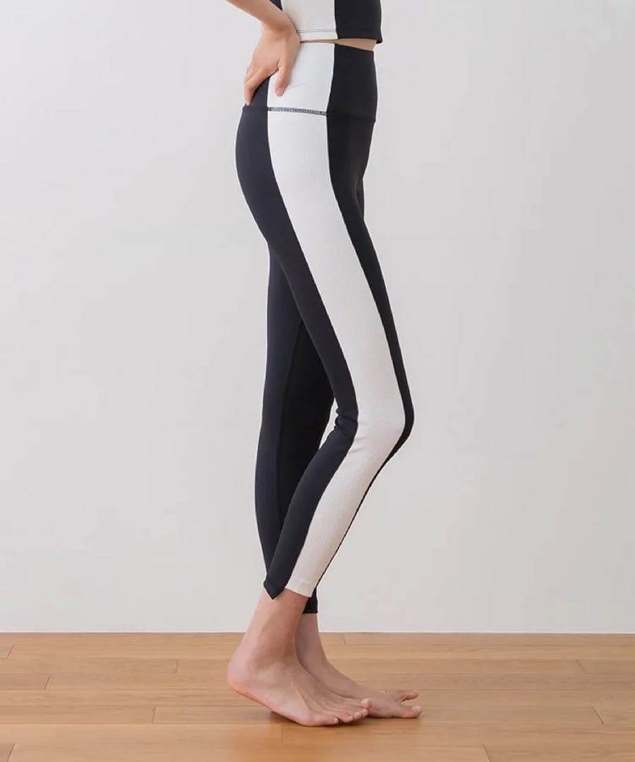 LABA SUKALA バイカラーアシンメトリーレギンス　黒　Ｍサイズ