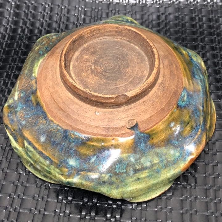 究極の美◼️蔵から美しい色合いの花鉢と思われる器が出て来ました。