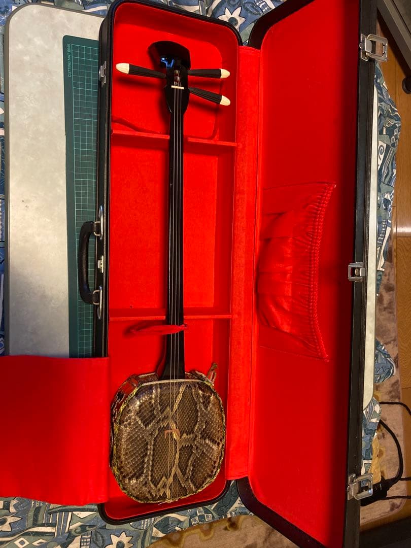 と*や様 ヘビ革 三線 本体　古い