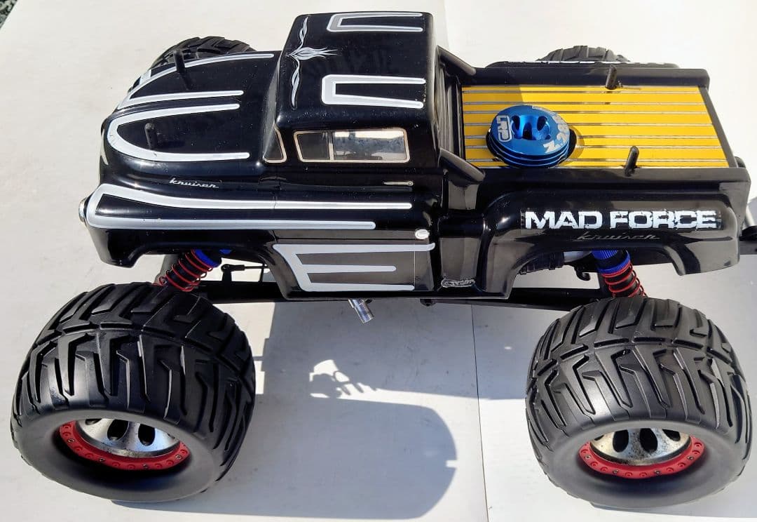 爆速仕様！京商 1/8 GP 4WDモンスタートラック 28エンジン ロトスタ付