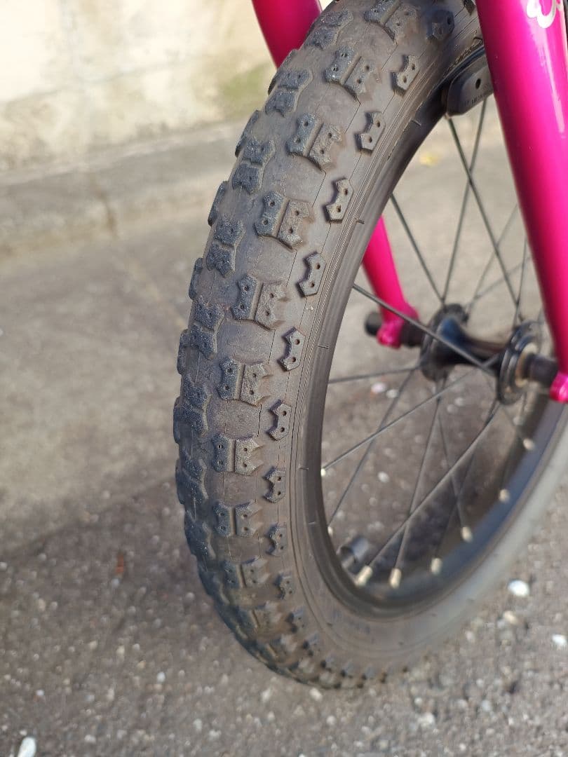 ヨツバサイクルクリスタルピンク16インチ補助輪付き　手渡し限定