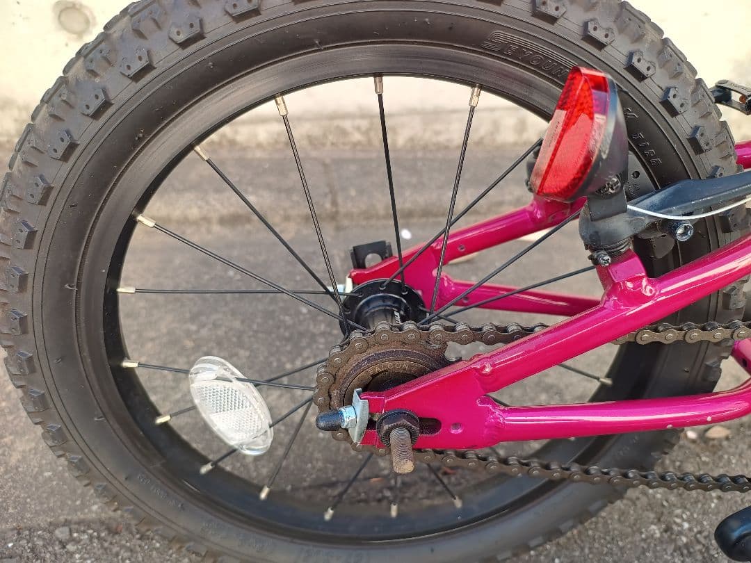 ヨツバサイクルクリスタルピンク16インチ補助輪付き　手渡し限定