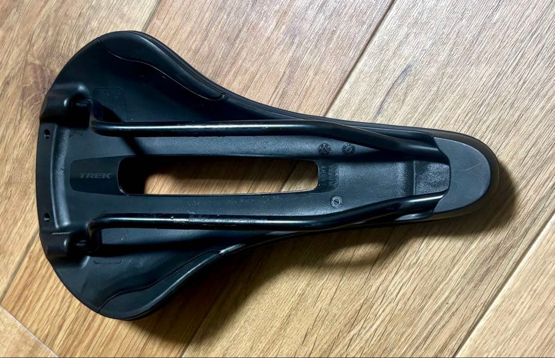 パーツ TREK Verse Short Comp saddle