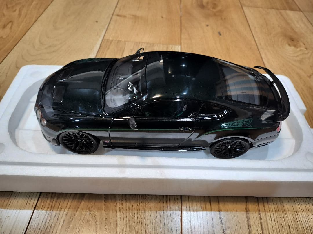 オールモストリアル ベントレーコンチネンタルGT3R カンブリアングリーン