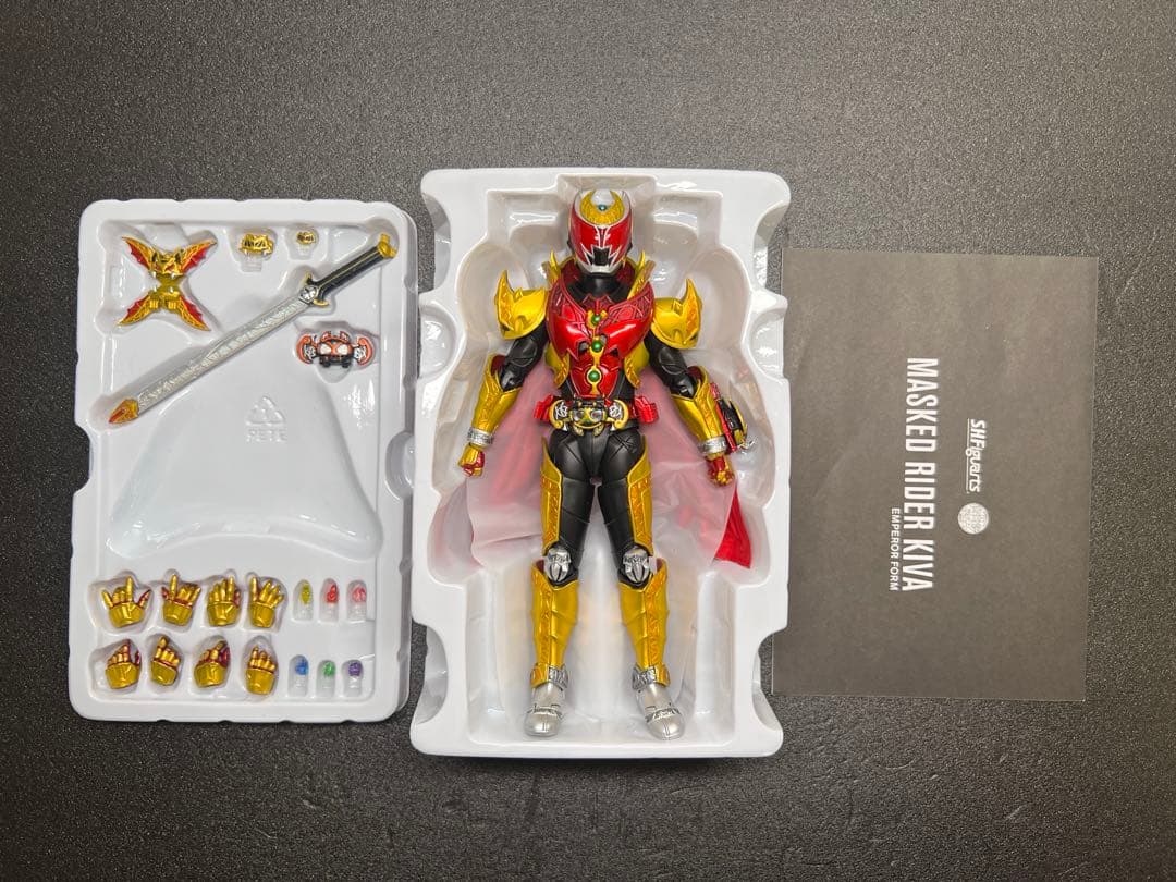 S.H.Figuarts 真骨彫製法 仮面ライダーキバ / エンペラーフォーム