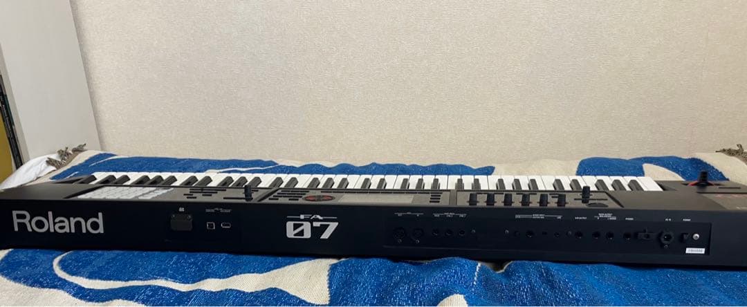 Roland FA07 シンセサイザー　FA-07 76鍵