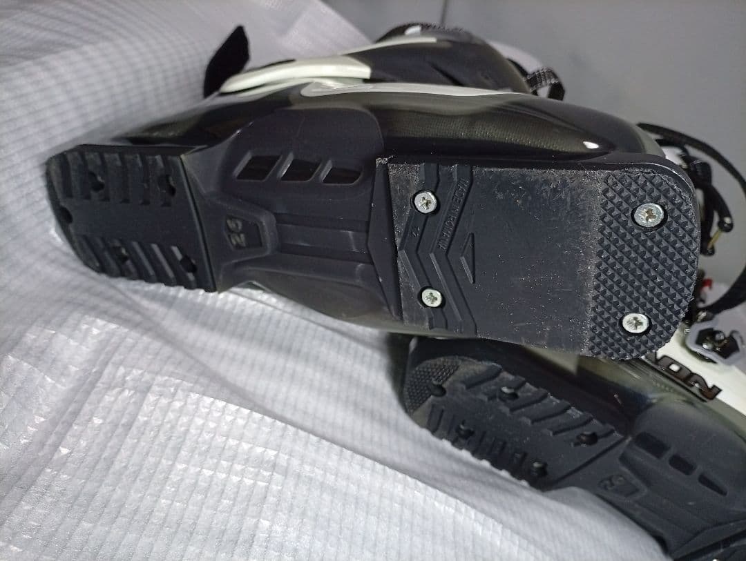 SALOMON ファルコン ST CS 26.0cm　カービング　パウダー