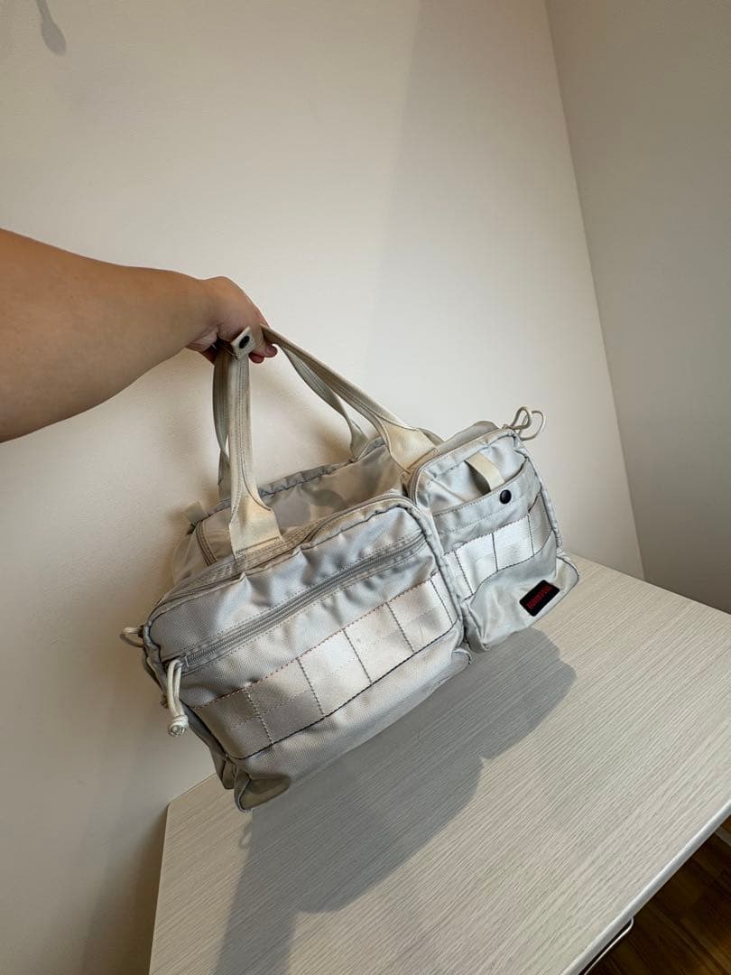 美品　定価5-6万？　BRIEFING シルバー中型ゴルフバッグ