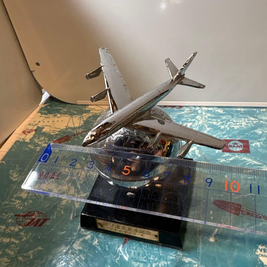 PAN AM 飛行機と地球オブジェ　1962年