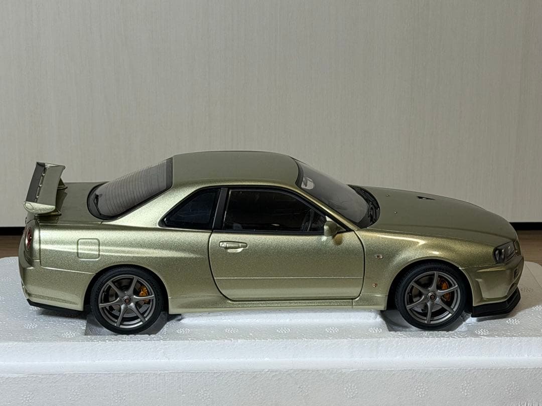 オートアート　1/18 GT-R R34 ミレニアムジェイド