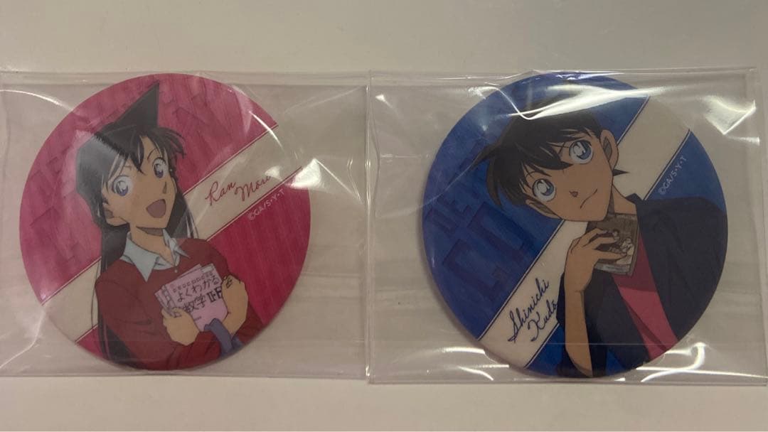 名探偵コナン 工藤新一 毛利蘭 読書 缶バッジ