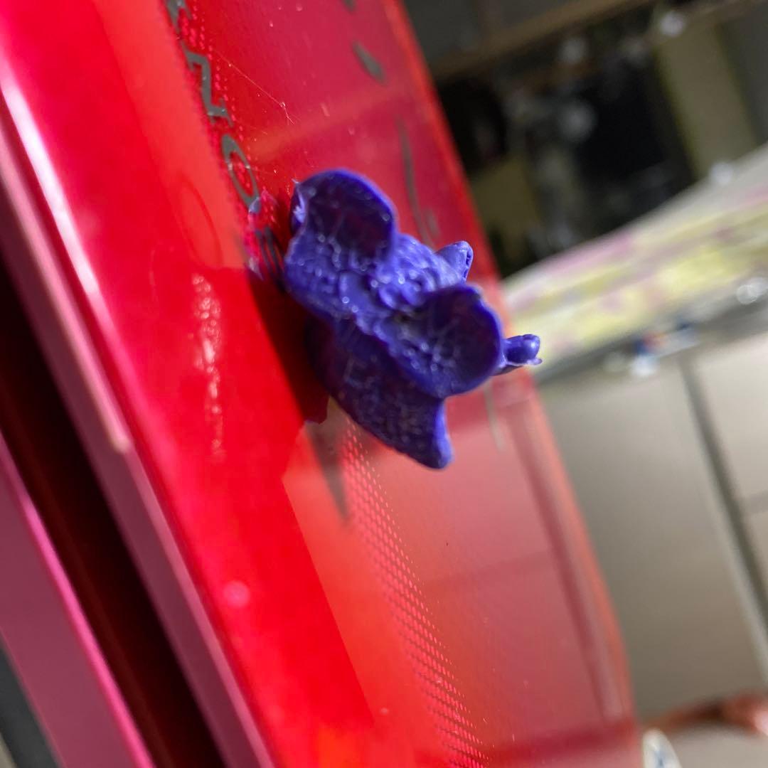 紫色の怪獣フィギュア　　　ゴモラ