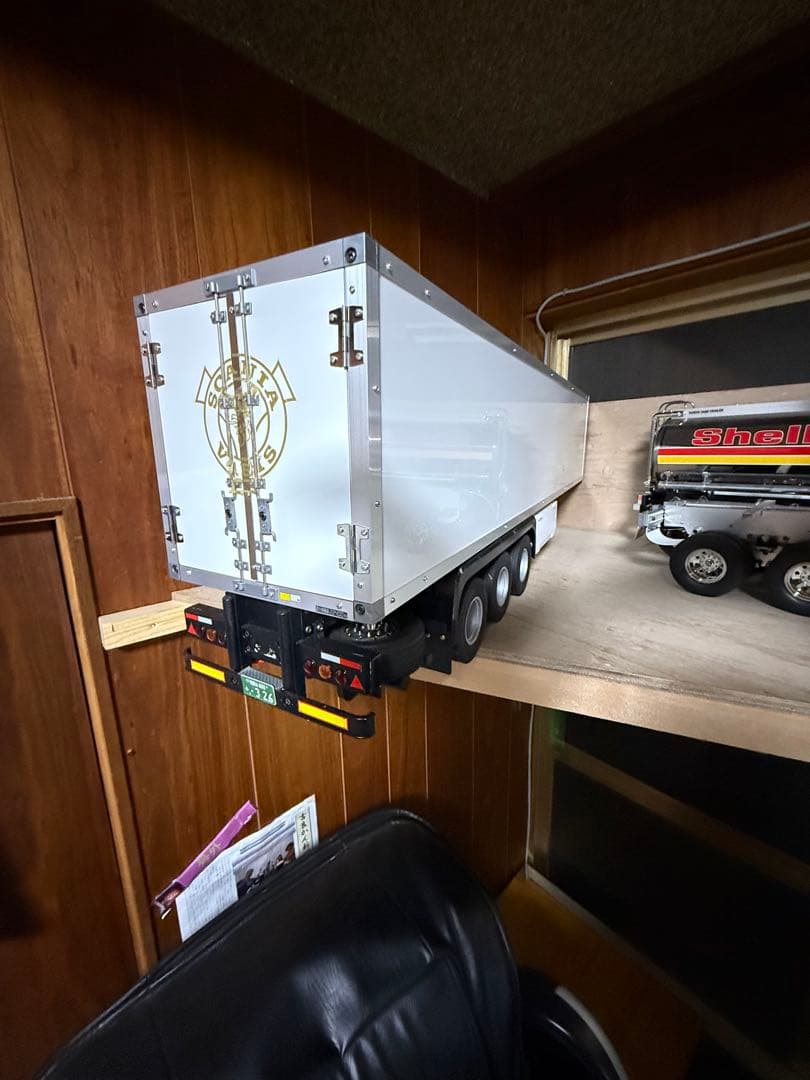 ラジコン冷凍トレーラー